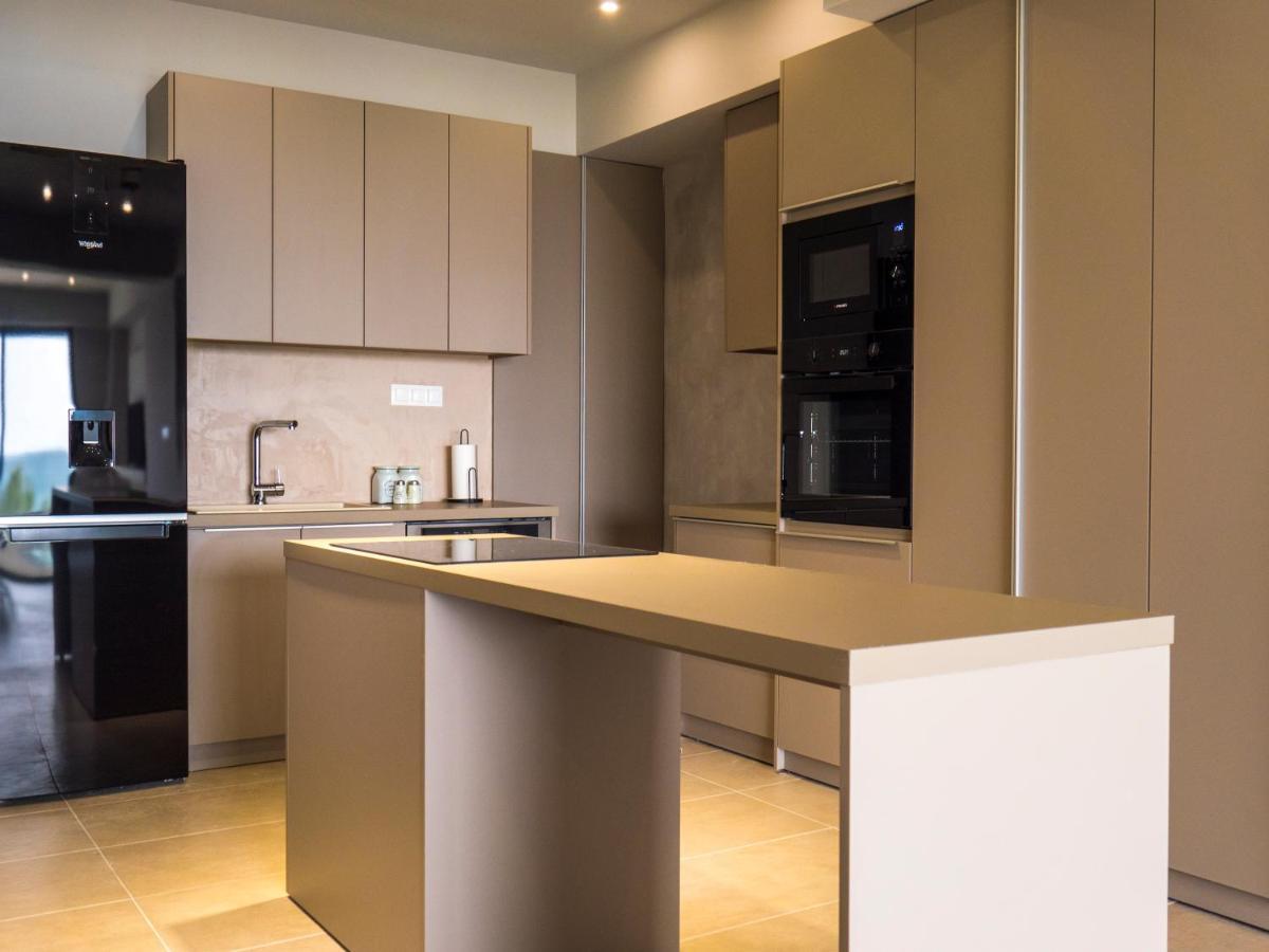 Central Urban Luxury Sea View Apt Since 2009 이라피트라 외부 사진