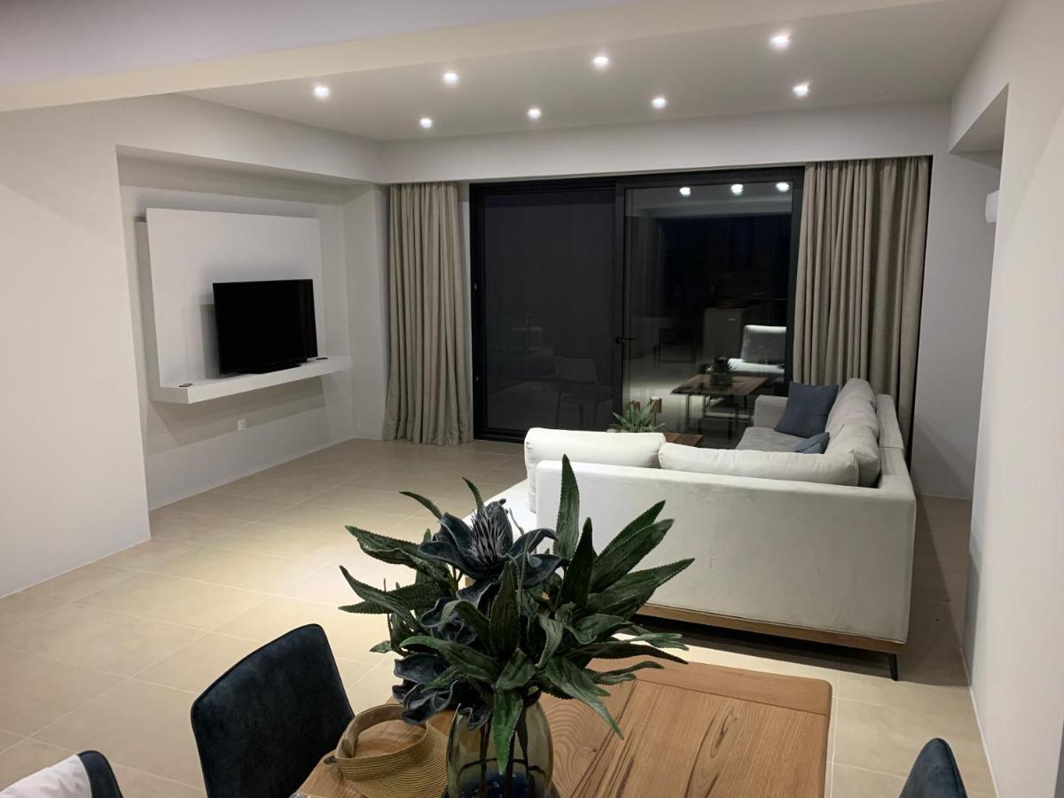 Central Urban Luxury Sea View Apt Since 2009 이라피트라 외부 사진