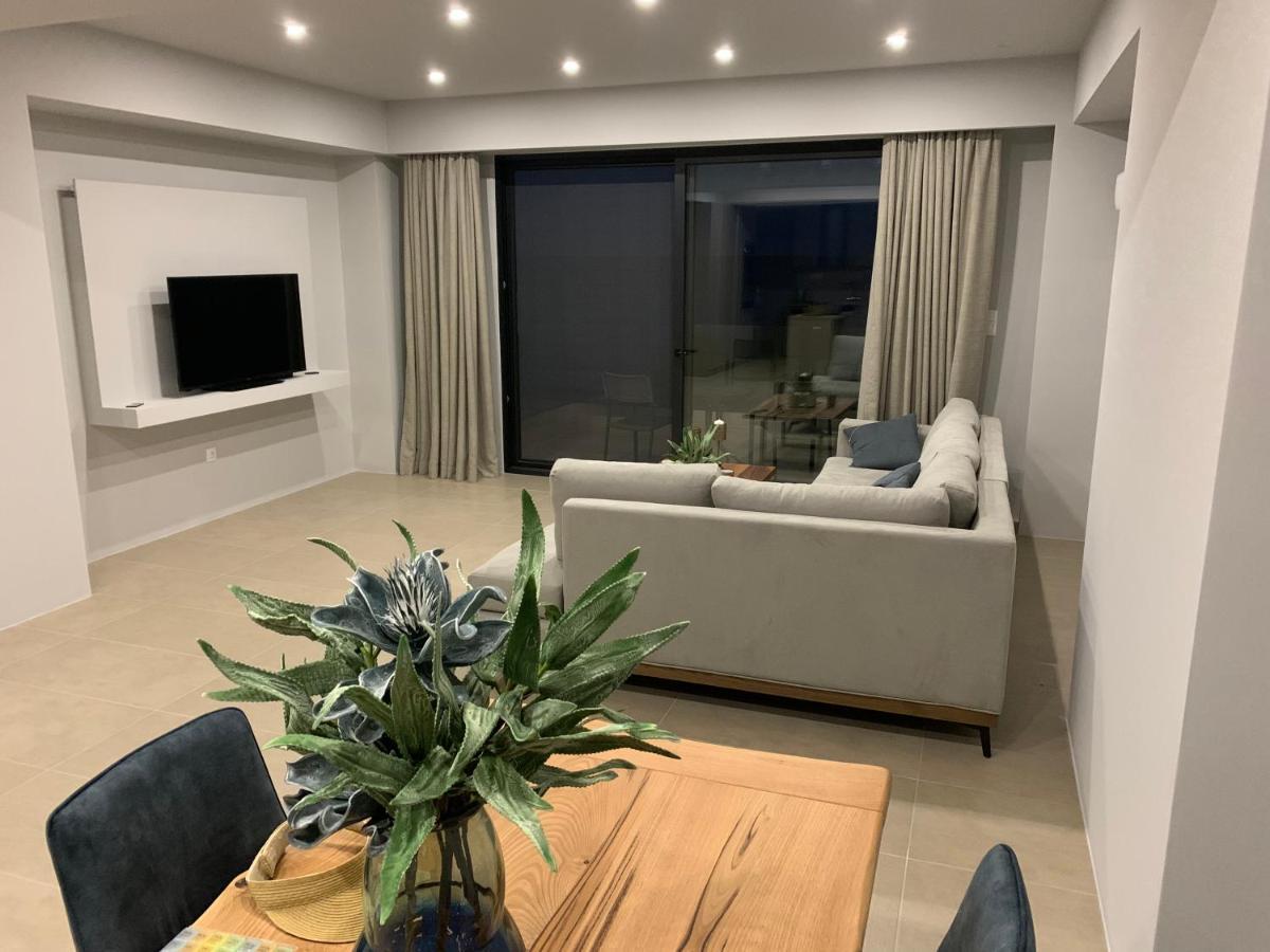 Central Urban Luxury Sea View Apt Since 2009 이라피트라 외부 사진