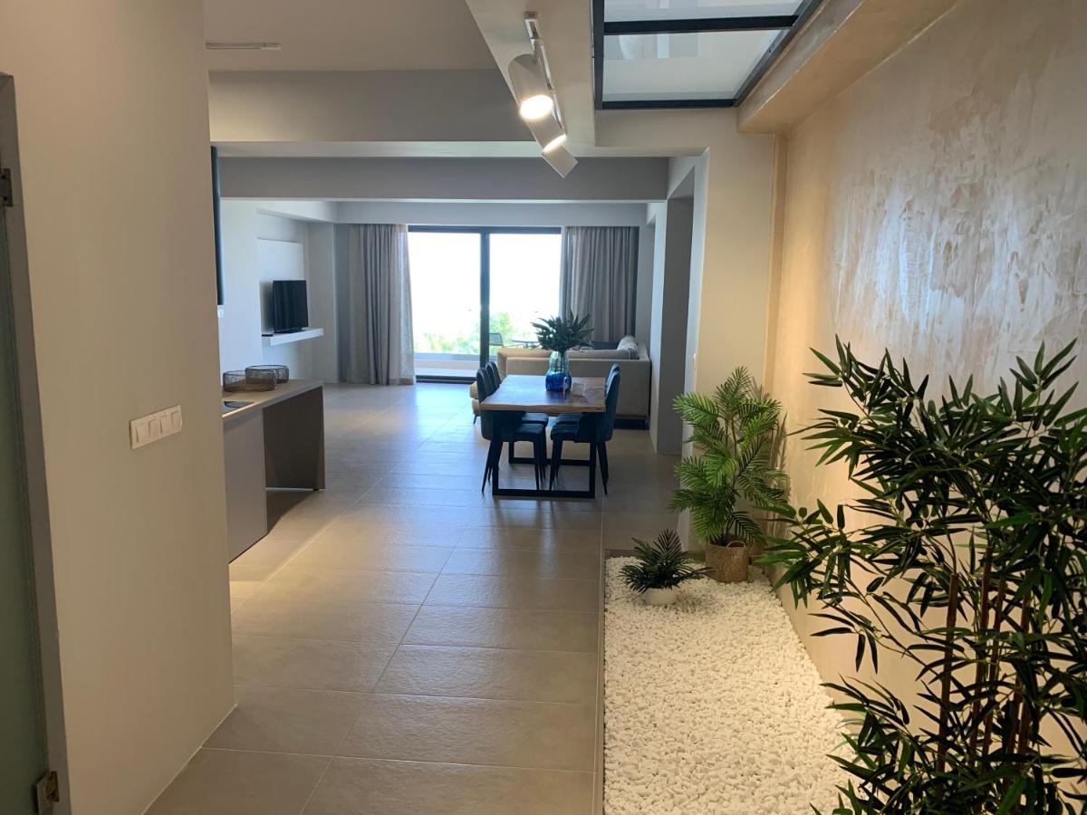 Central Urban Luxury Sea View Apt Since 2009 이라피트라 외부 사진