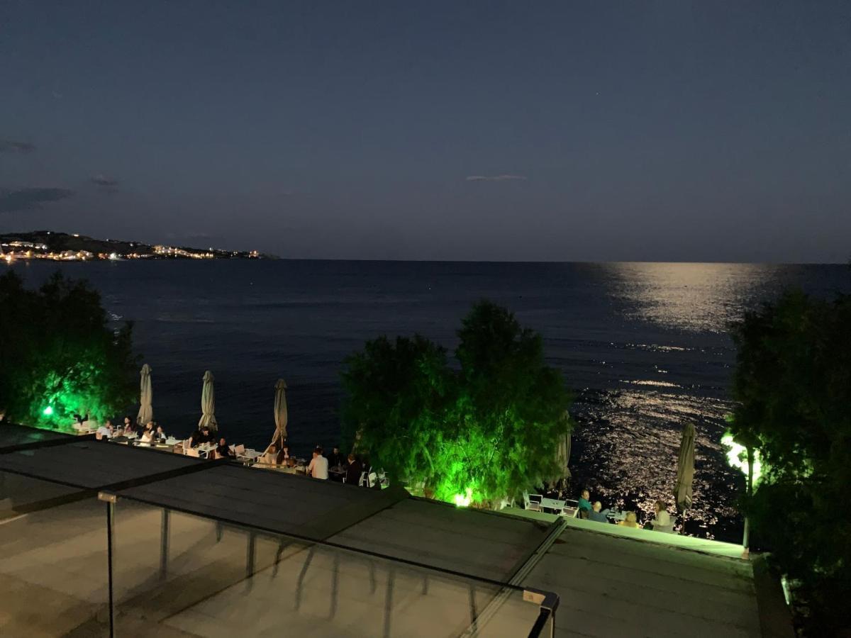 Central Urban Luxury Sea View Apt Since 2009 이라피트라 외부 사진