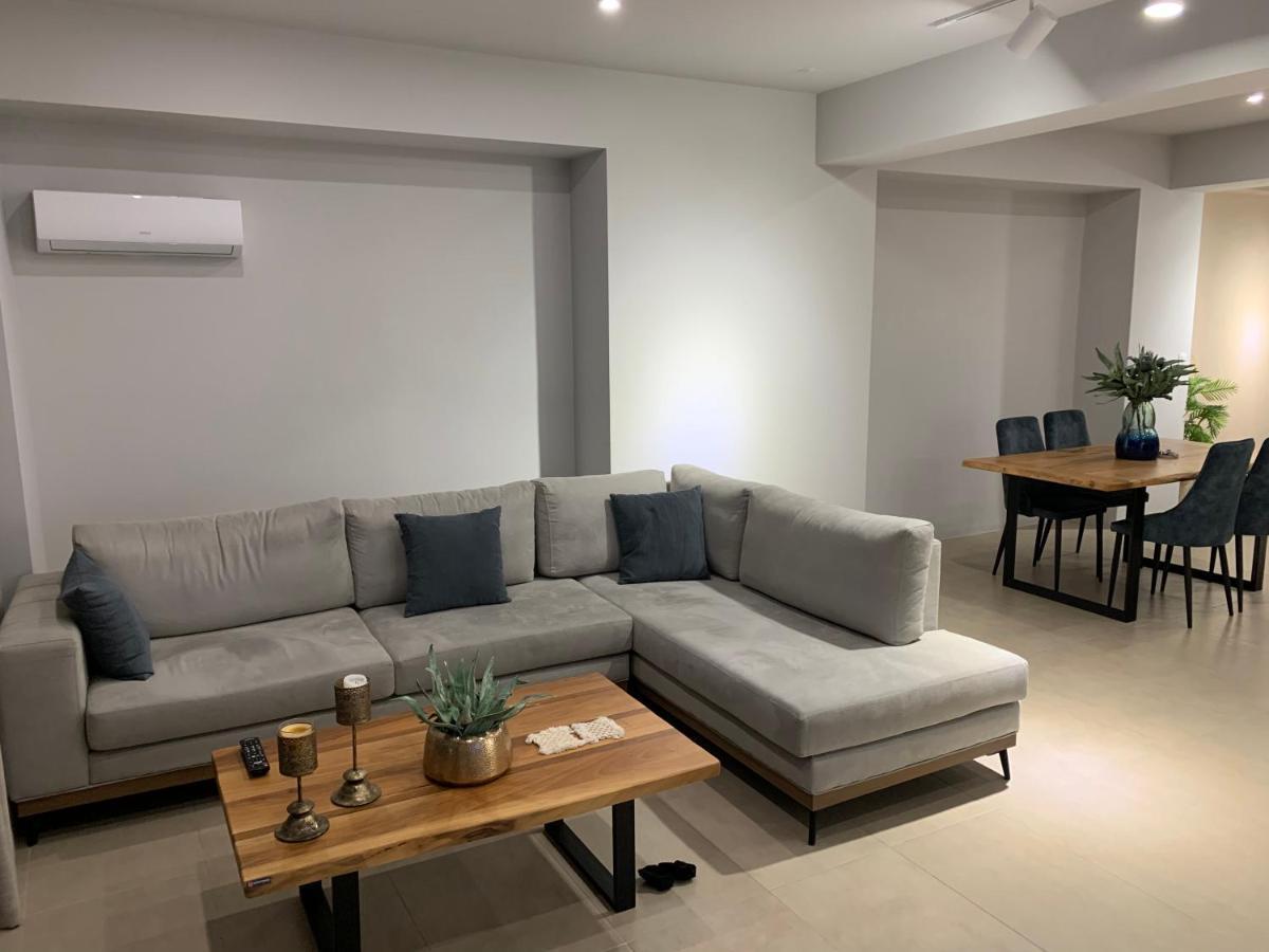 Central Urban Luxury Sea View Apt Since 2009 이라피트라 외부 사진